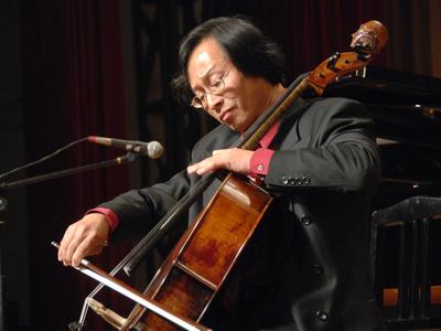 Huang Su Concert Held in SHNU to Interpret Red Classic PLA Songs